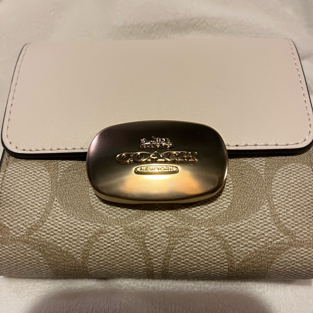 New Coach Cream and Tan Wallet with Gold Clasp - Picture 5 of 5